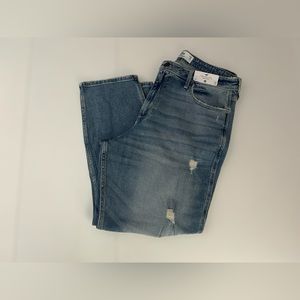 Hollister Curvy High-Rise Mom Jeans
